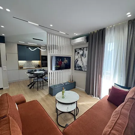 Noir Luxury Apartment *